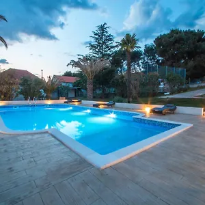 Ferienhaus Scenic In Near Sea, Bibinje